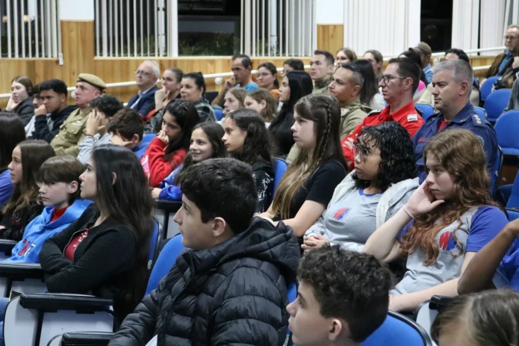 Aula inaugural do Programa Protetor Ambiental em Ibirama recebe palestra de Luiz Carlos Prates