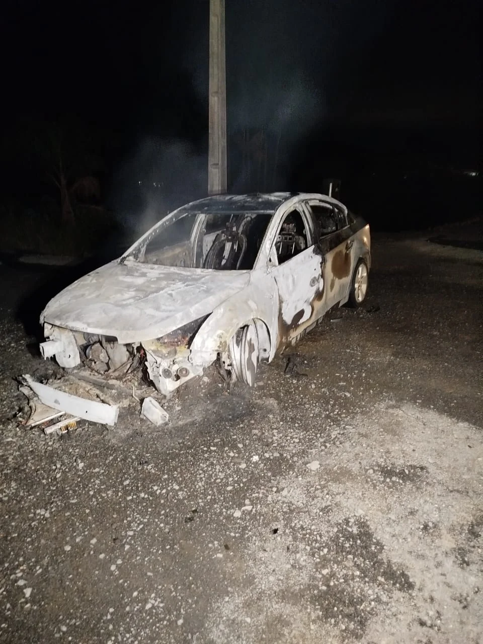 Veículo é destruído por incêndio na SC-110, em Petrolândia