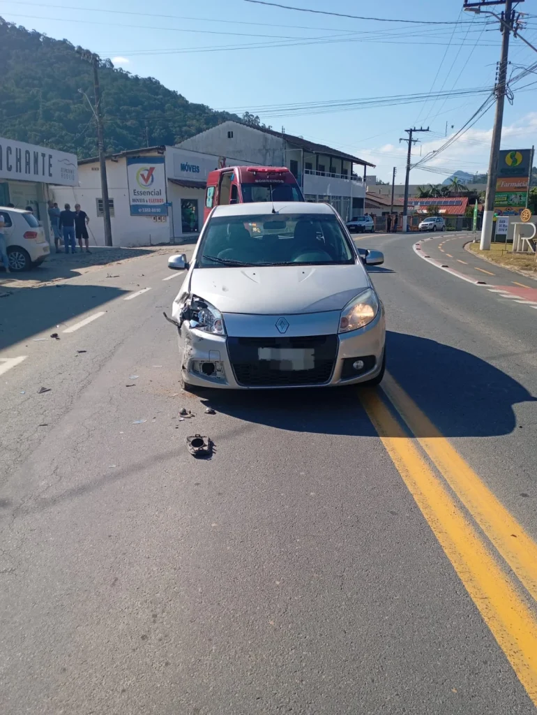 Motociclista fica ferido em acidente neste sábado (31), em Rodeio