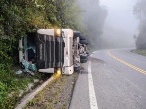 Condutor de carreta morre em acidente em Pouso Redondo