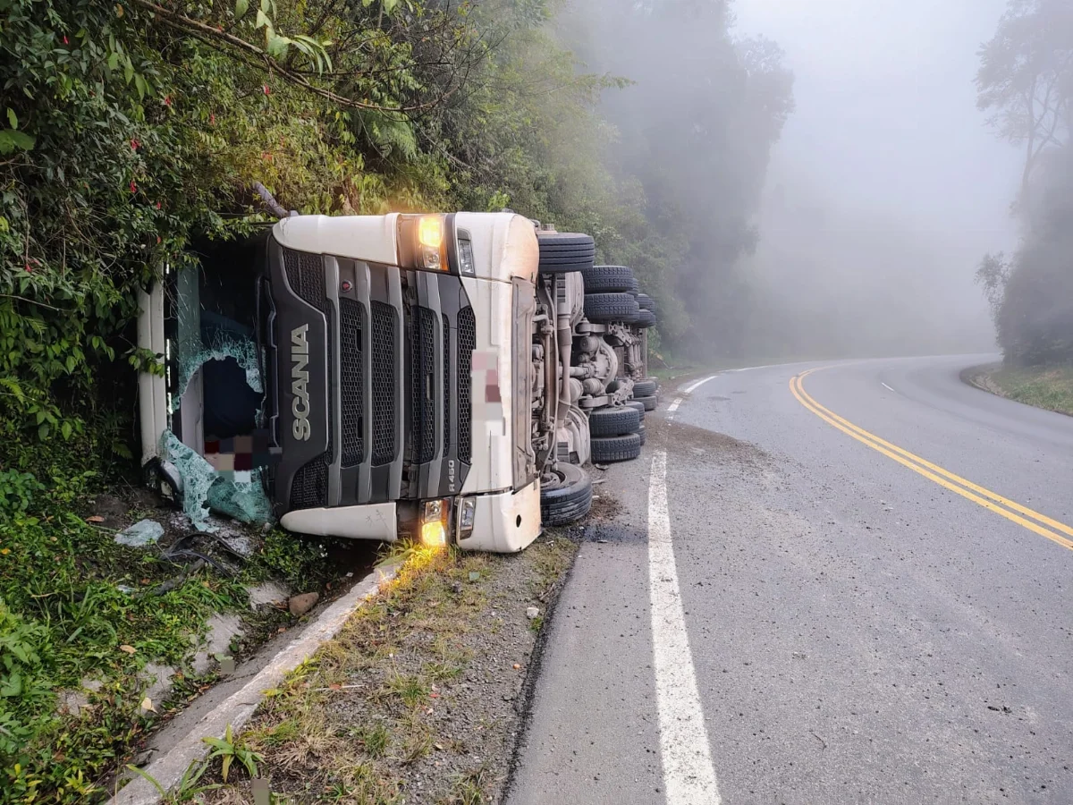 Condutor de carreta morre em acidente em Pouso Redondo