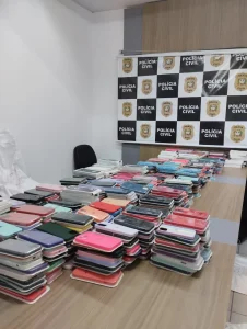 Polícia Civil apreende mais de R$ 100 mil em produtos falsificados em Itajaí