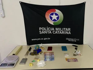 Dois homens são presos por tráfico de drogas em Blumenau