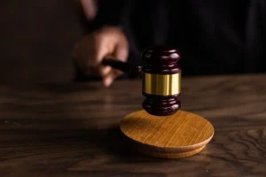 Homem é condenado a 12 anos de prisão por tentar matar ex-namorada com um tiro em Ascurra