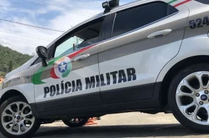 Desentendimento nas redes sociais termina em tentativa de homicídio com machadinha, em Blumenau