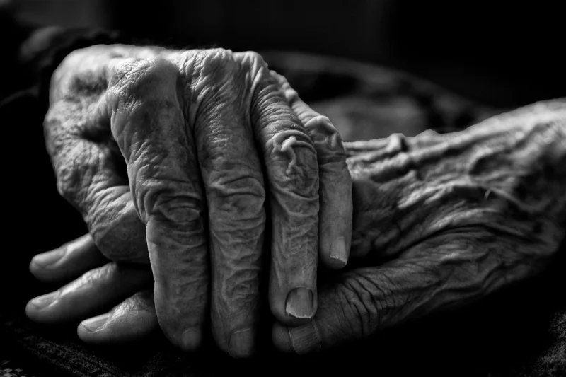 Idoso de 93 anos é encontrado em condições degradantes, em Timbó; vítima relatou que passa fome