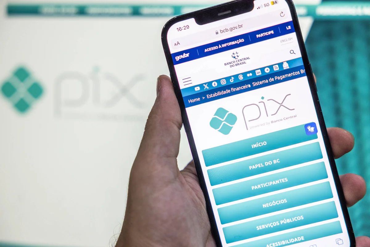 Bancos passam a oferecer Pix Automático a partir desta segunda-feira (16)