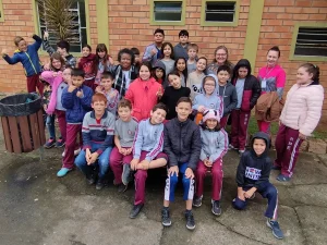 Turma do 4º ano do Centro Educacional Pombinhas visita a prefeitura de Pouso Redondo