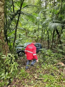 Bombeiros Voluntários de Presidente Getúlio atendem saída da pista na Serra do Tucano
