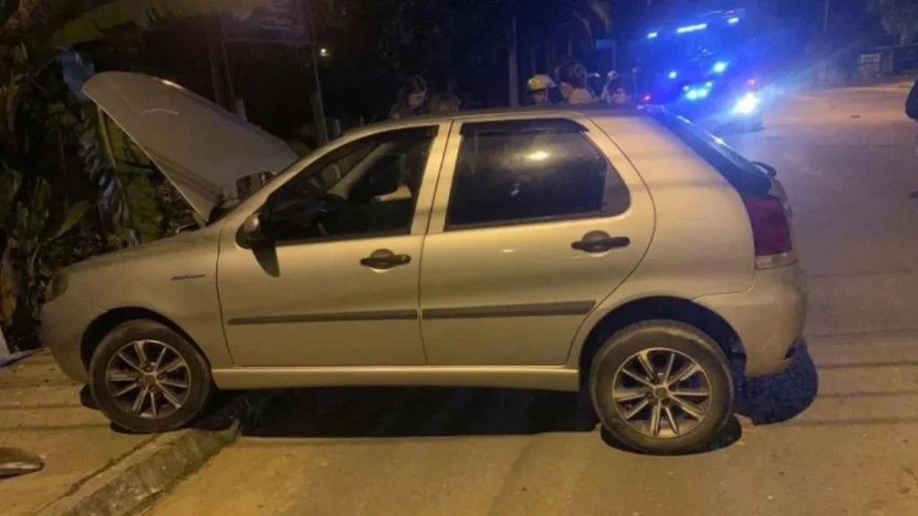 Motorista embriagado é preso após bater contra ponto de ônibus, em Indaial