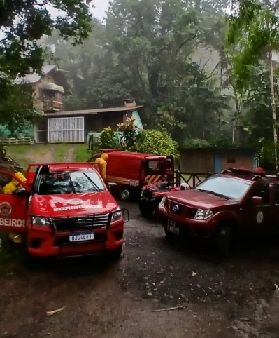Bombeiros retomam buscas à morador de Indaial que está desaparecido, em Rodeio