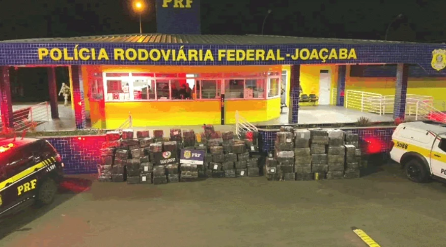Polícia apreende 10 mil maços de cigarros contrabandeados e quase 10 toneladas de maconha, em SC