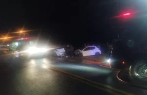 Idosa de 81 anos e outras duas pessoas ficam feridas em acidente na BR-470