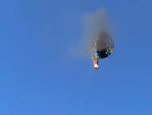 Vídeo: balão pega fogo durante passeio em SC; bombeiros confirmam mortes
