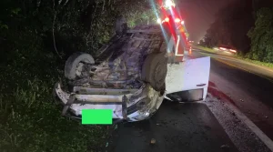 Motorista sai ileso após capotamento na Serra São Miguel, em Ibirama