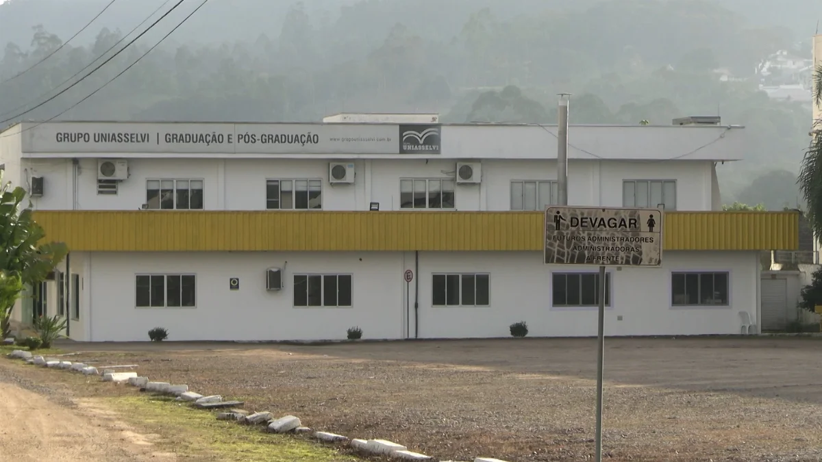 Alunos da EEB Alfredo Dalfovo vão ter aulas na Uniasselvi