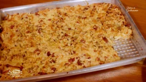 A receita é da Schuatz Produtos Colonias: cuca de salame com queijo