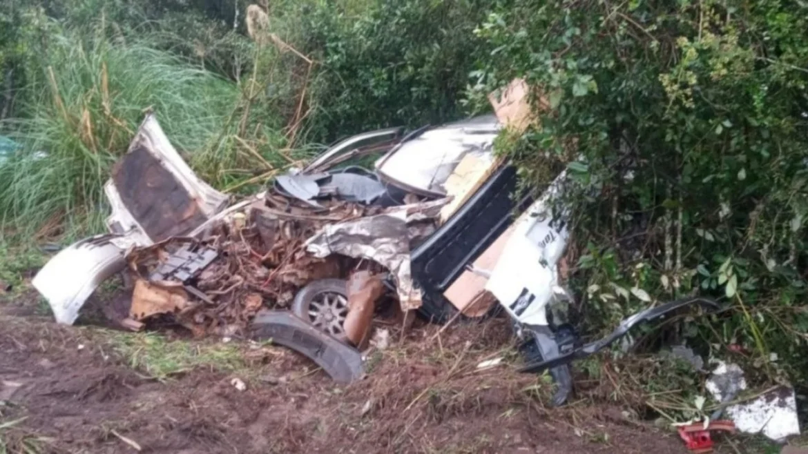 Três pessoas morrem em grave acidente envolvendo caminhão na BR-470