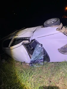 Três pessoas ficam feridas após carro sair da pista na BR-470, em Pouso Redondo<br>