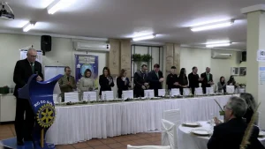 Em noite festiva, Rotary Club e Casa da Amizade trocam presidentes