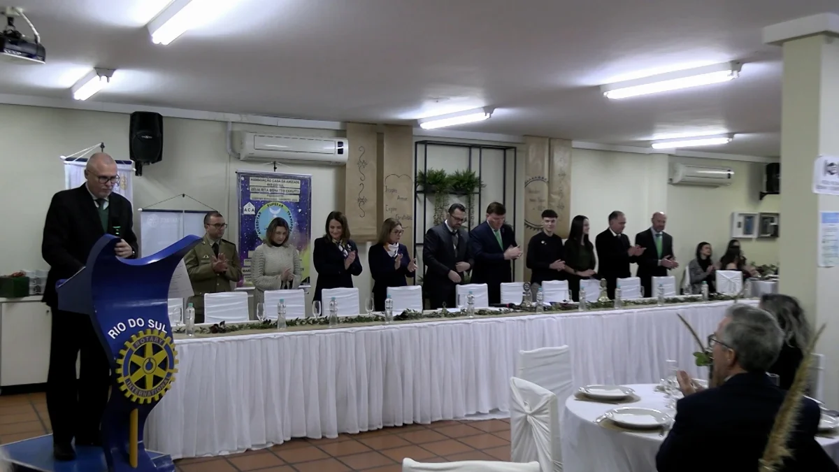Em noite festiva, Rotary Club e Casa da Amizade trocam presidentes
