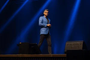 Tiago Brunet leva a Noite de Destino para Chapecó no dia 13 de junho
