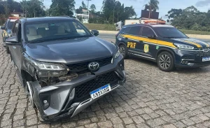 Camioneta furtada em Itapema é recuperada horas depois no Paraná após motorista fugir de abordagem