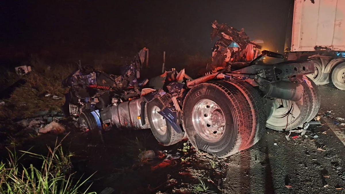 Acidente entre dois caminhões mata motorista e deixa outro condutor em estado grave, em SC