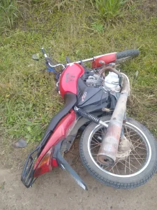 Mulher de 38 anos fica ferida ao sofrer queda de moto na SC-350, em Taió