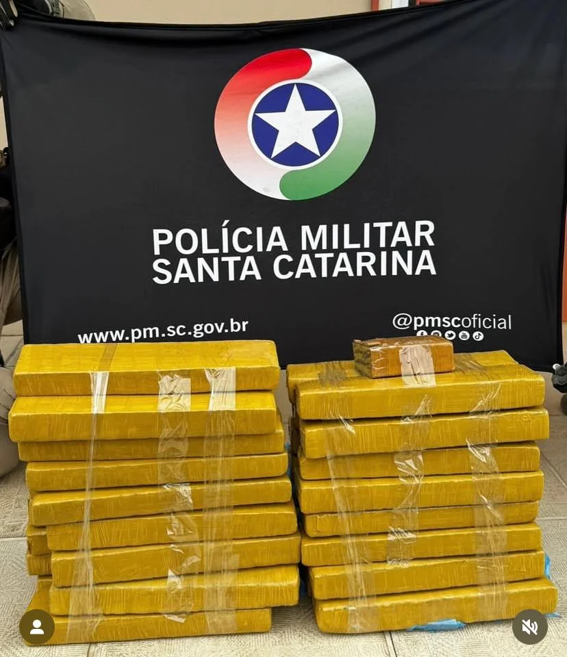 Casal é preso com mais de 35 kg de maconha dentro do carro, em SC