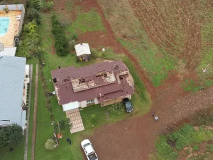Frente fria provoca danos em cidades do Oeste catarinense, com rajadas de vento, alagamentos e possibilidade de neve e geada negra em SC
