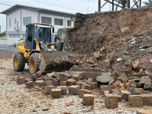 Secretaria de Obras de Rio do Sul realiza desobstrução da rua Maria Auxiliadora
