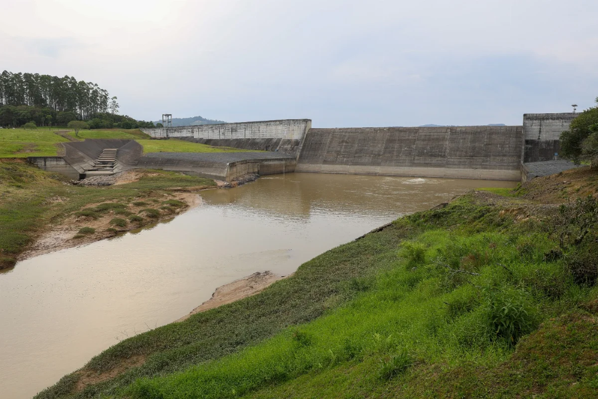 Defesa Civil de Santa Catarina autoriza reabertura gradual das comportas da Barragem Oeste, em Taió