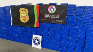 Caminhão transportando mais de 440 kg de maconha é abordado durante operação conjunta em Campo Erê