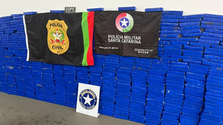 Caminhão transportando mais de 440 kg de maconha é abordado durante operação conjunta em Campo Erê