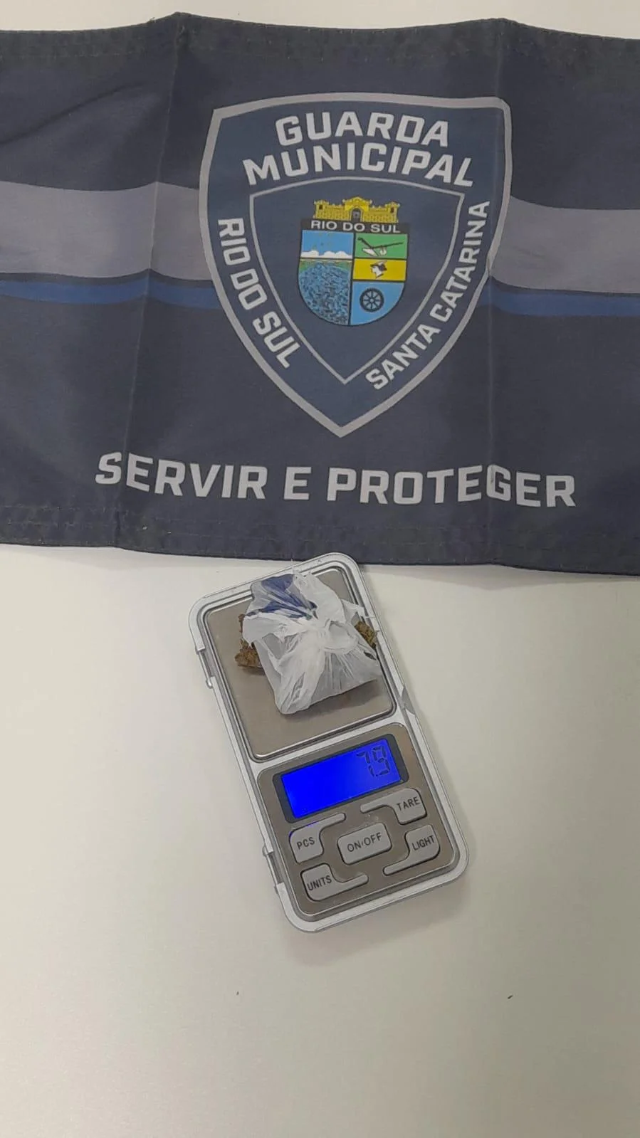 Homem é conduzido à delegacia por posse de drogas em Rio do Sul