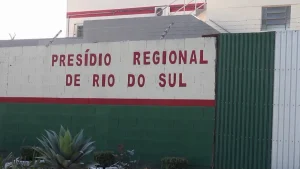 Homem condenado a mais de 9 anos de prisão é preso em empresa de Taió