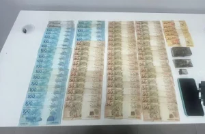 Homem é flagrado com maconha e quase R$ 5 mil em posto em Lontras