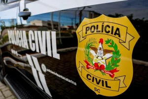 Polícia Civil conclui investigação e prende professor por pornografia infantil e estupro de vulnerável em Florianópolis