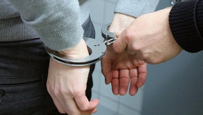 Mulher é presa após tentar matar homem com facada no pescoço, na Serra catarinense