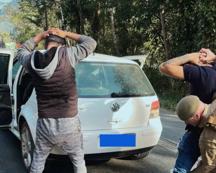 Homem com mandado de prisão por furto é preso em abordagem de trânsito em Apiúna
