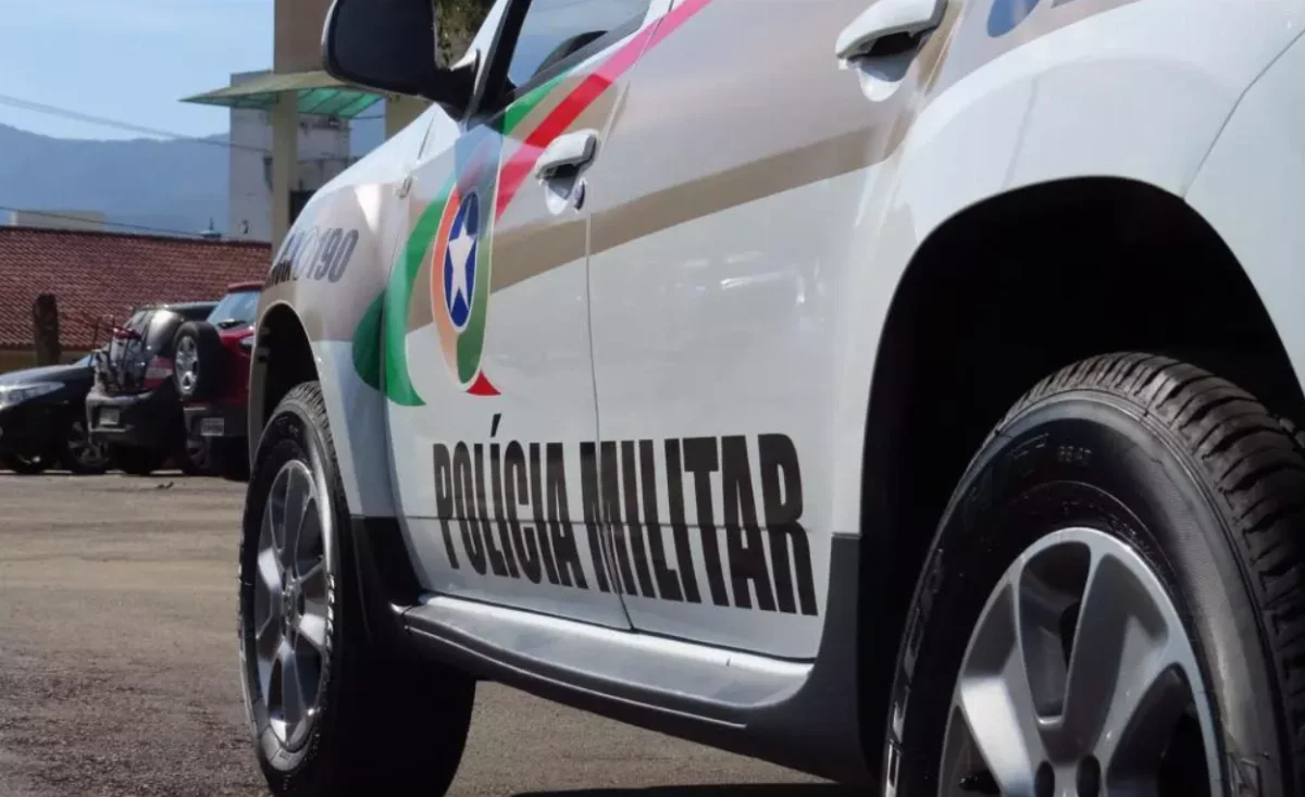 Veículo furtado em Blumenau é encontrado na garagem de motel em Rio do Sul