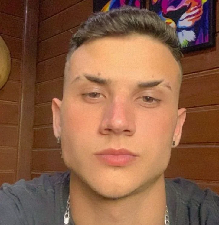 Jovem de 22 anos morre em acidente e namorada é arremessada para fora do veículo