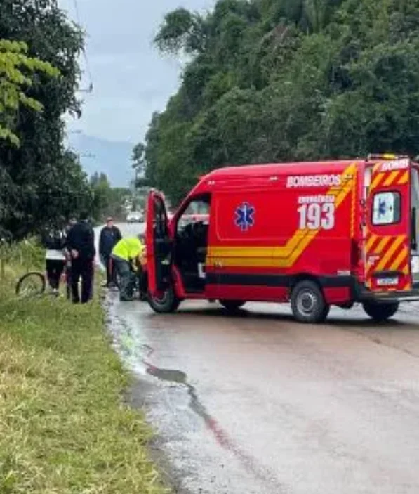 Ciclista é transferida de helicóptero ao Hospital Regional após sofrer acidente em Agrolândia