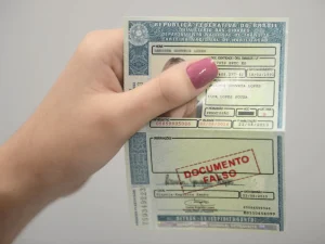 Idosos são detidos com documentos falsos em tentativas de golpe, em Blumenau