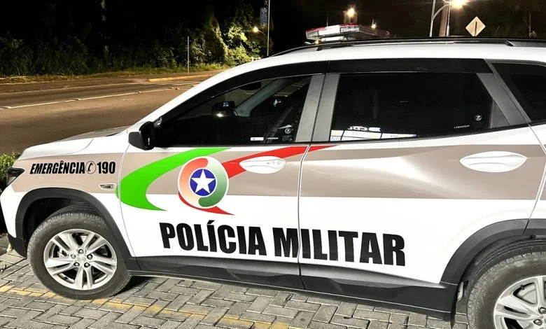 Morador é agredido após ter apartamento invadido por três homens, em Timbó
