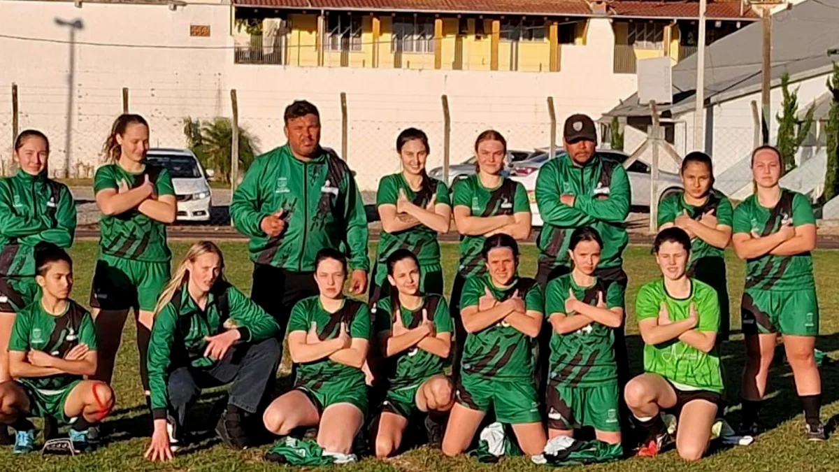 Basquete e futebol feminino avançam para fase eliminatória