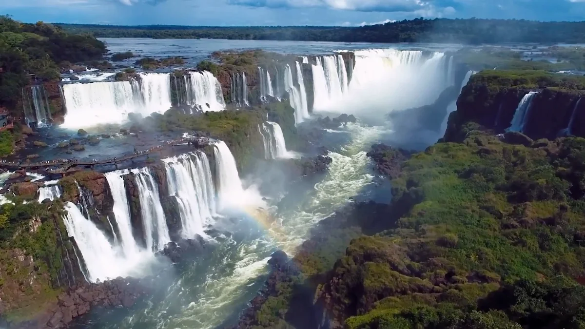 Que tal fazer uma viagem que é três em um? Com um só pacote, você visita três destinos muito procurados pelos turistas e com condições especiais
