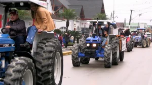Para comemorar, teve o tradicional desfile e feijoada