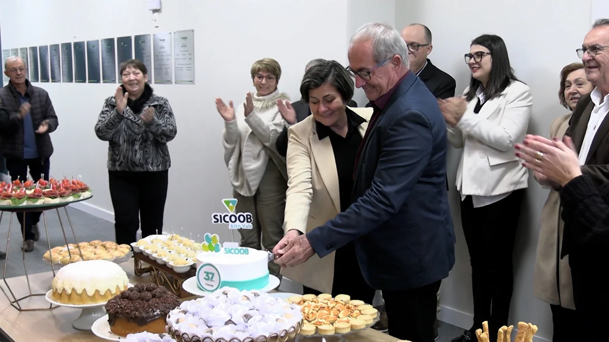 Sicoob Alto Vale comemora 37 anos Instituição financeira empossou novos conselhos administrativo e fiscal